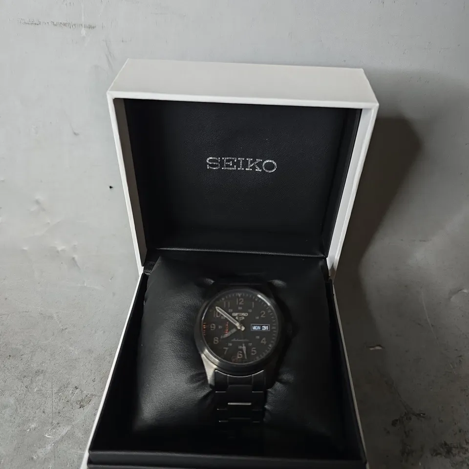 BOXED SEIKO BLACK DATE WATCH