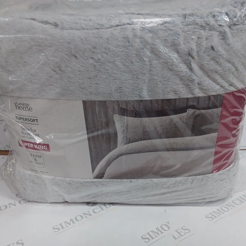 BRAND NEW GEORGE HOME SUPERSOFT FAUX FUR DUVET SET - SUPER KING 
