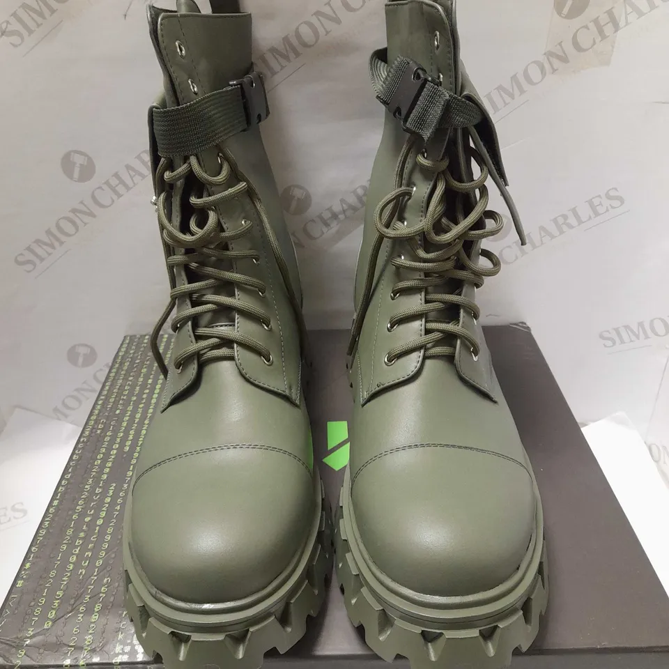 KOI BANSHEE MEN'S KHAKI BOOTS - SIZE 11 