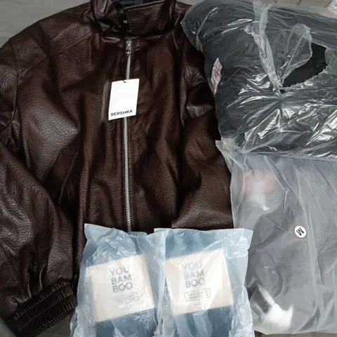 APPROXIMATELY 35 ASSORTED CLOTHING ITEMS IN VARIOUS SIZES, STYLES & COLOURS TO INCLUDE JACKETS, TOPS, TROUSERS, ETC - COLLECTION ONLY