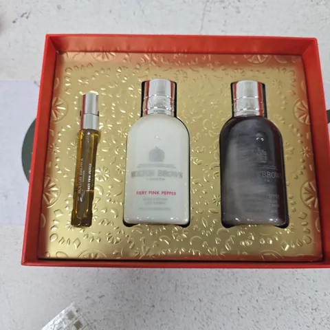 MOLTON BROWN FIERY PINK PEPPER GIFT SET – 3 PIECE