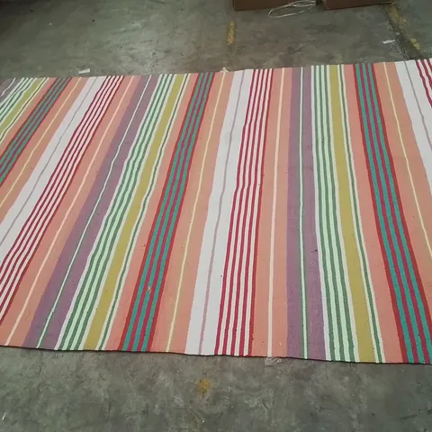 QUALITY DESIGNER AREA RUG // APPROX SIZE: 200 x 300