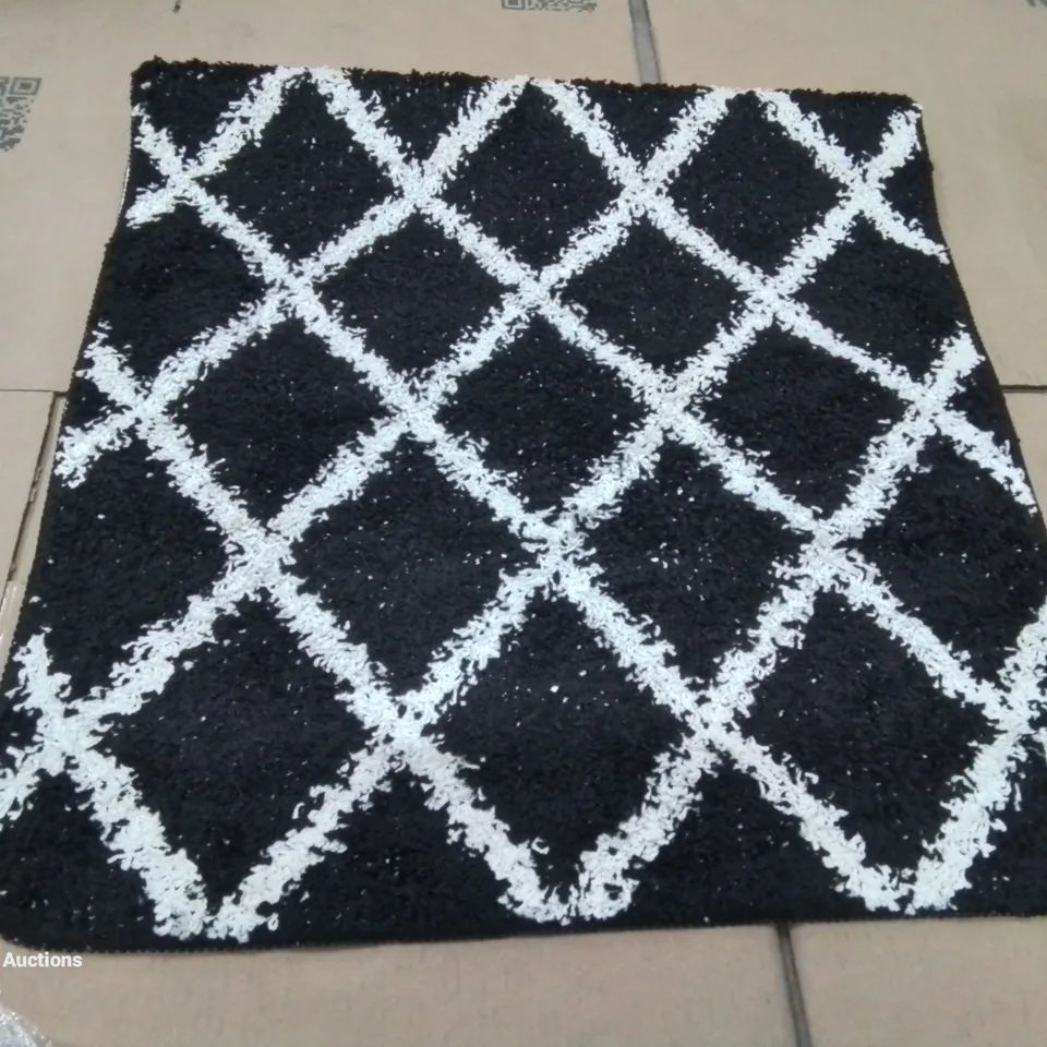 PACO HOME SID 506 70X120CM BLACK RUG.