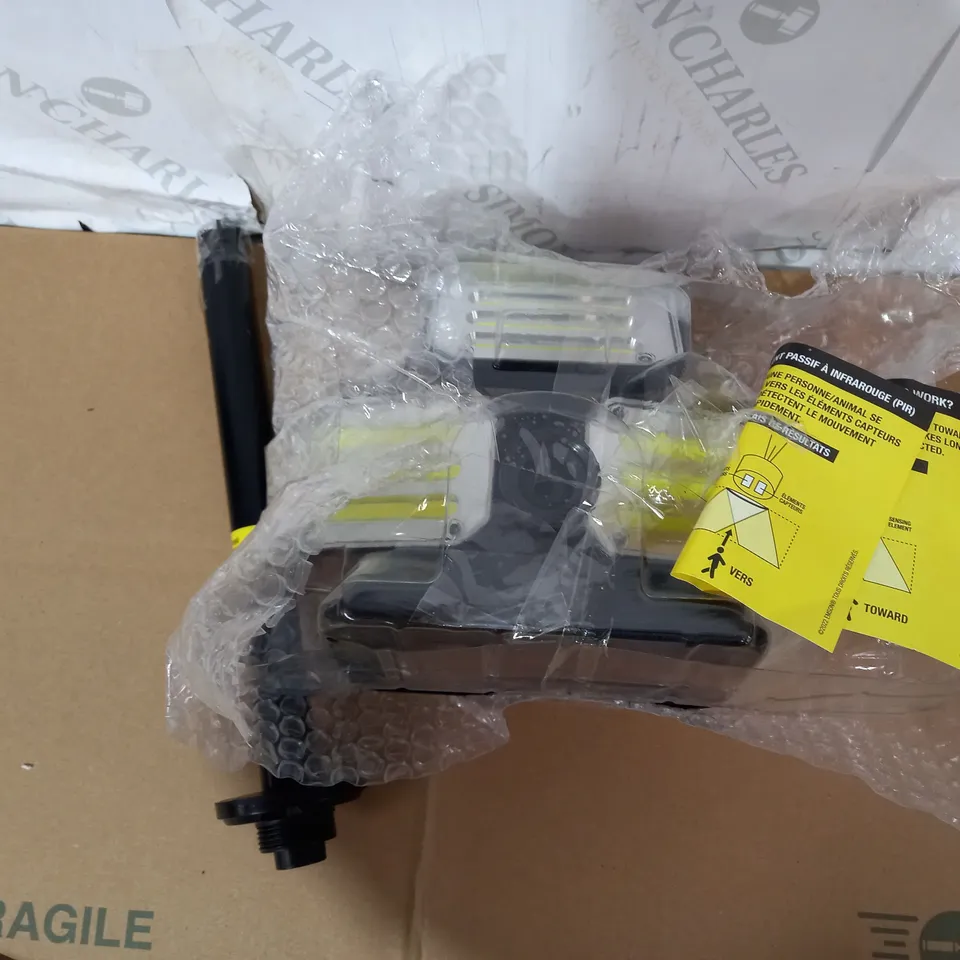 BELL & HOWELL 300 LUMENS BIONIC FLOODLIGHT