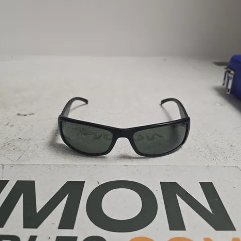 RAY-BAN SUNGLASSES – BLACK FRAME, MADE IN ITALY