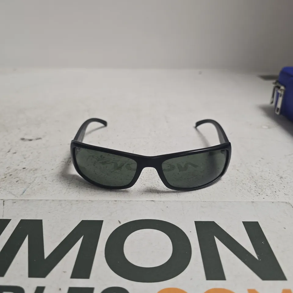 RAY-BAN SUNGLASSES – BLACK FRAME, MADE IN ITALY