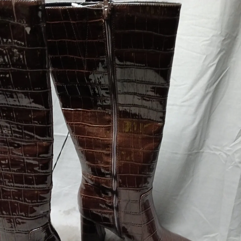 NEW LOOK BROWN CROC-EMBOSSED KNEE-HIGH BOOTS WOMEN'S - UK 8