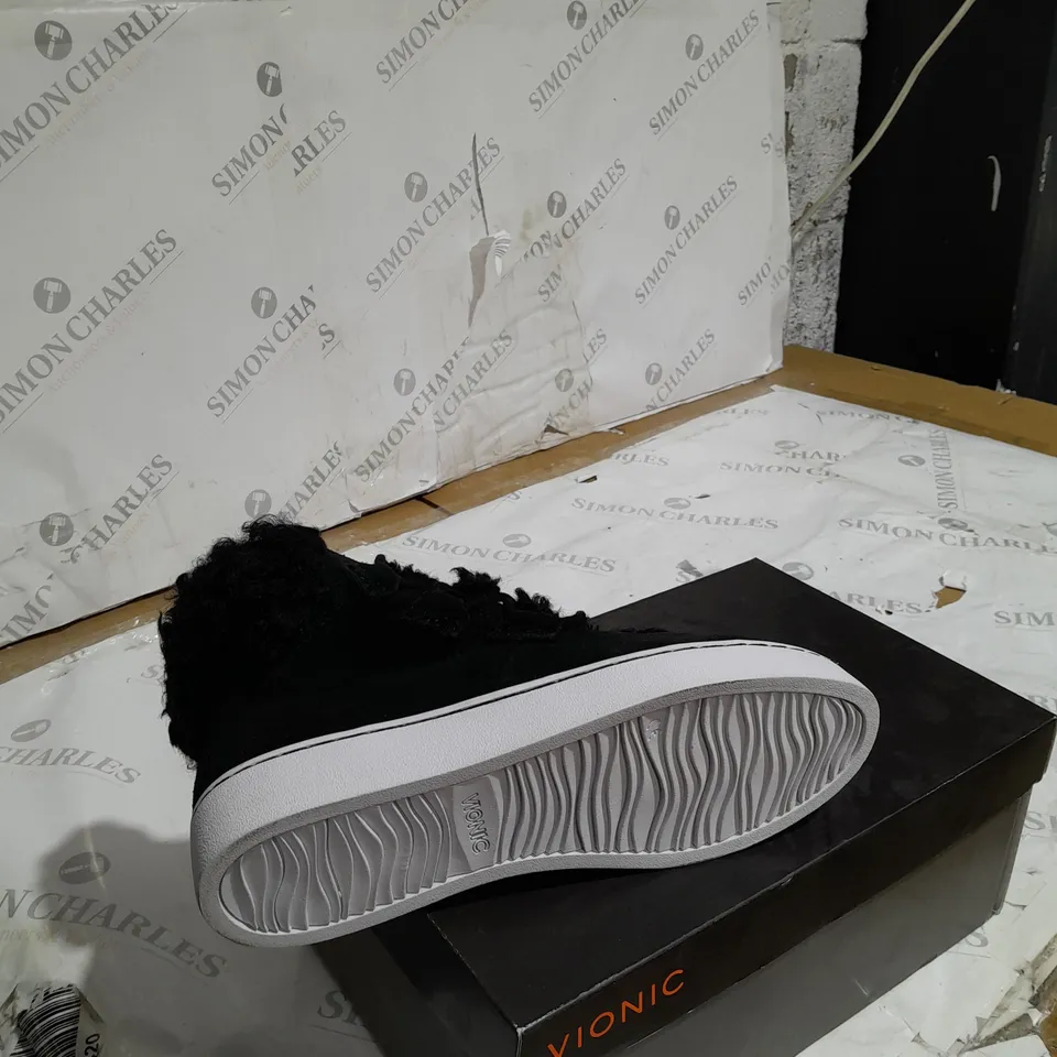 BOXED VIONIC FLUFFY TRAINERS BLACK SIZE 5
