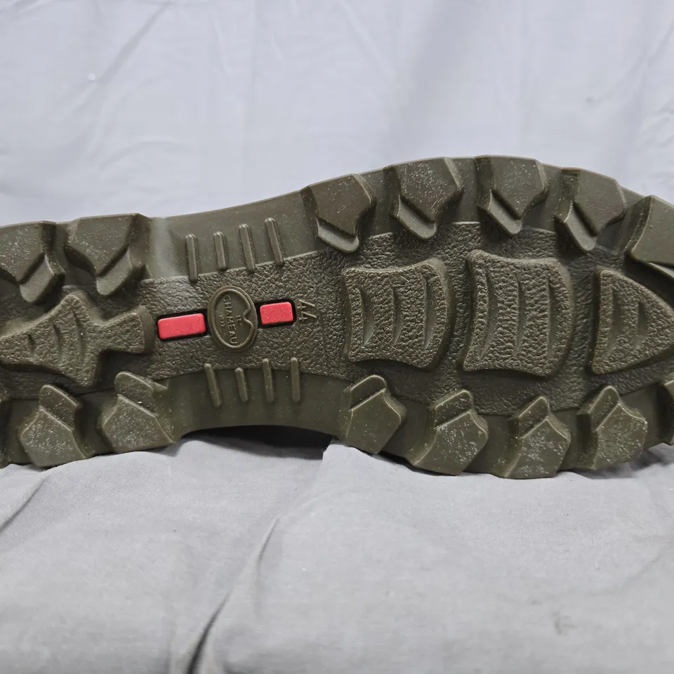 BOXED PAIR OF LE CHAMEAU WELLINGTON BOOTS IN DARK OLIVE SIZE UK 10