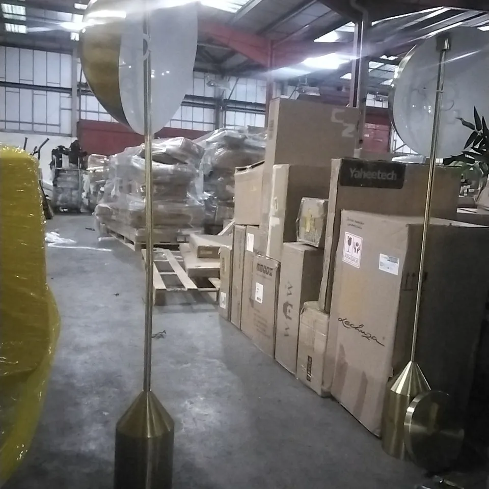 FLOOR LAMP - GOLD COLOUR SLIGHTLY SCRATCHED SMALL DINT