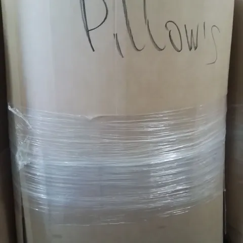 PALLET CONTAINING A LARGE QUANTITY OF PILLOWS