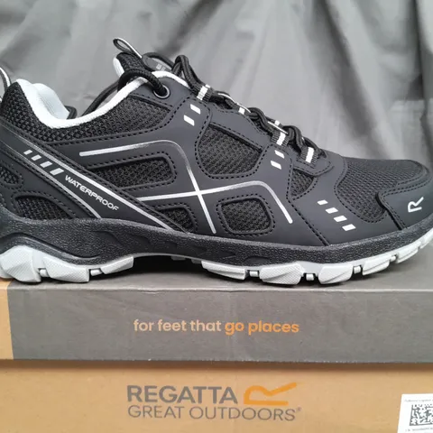 BOXED REGATTA LADY VENDEAVOUR WATERPROOF + BREATHABLE TRAINERS IN BLACK - WOMENS SIZE UK 7