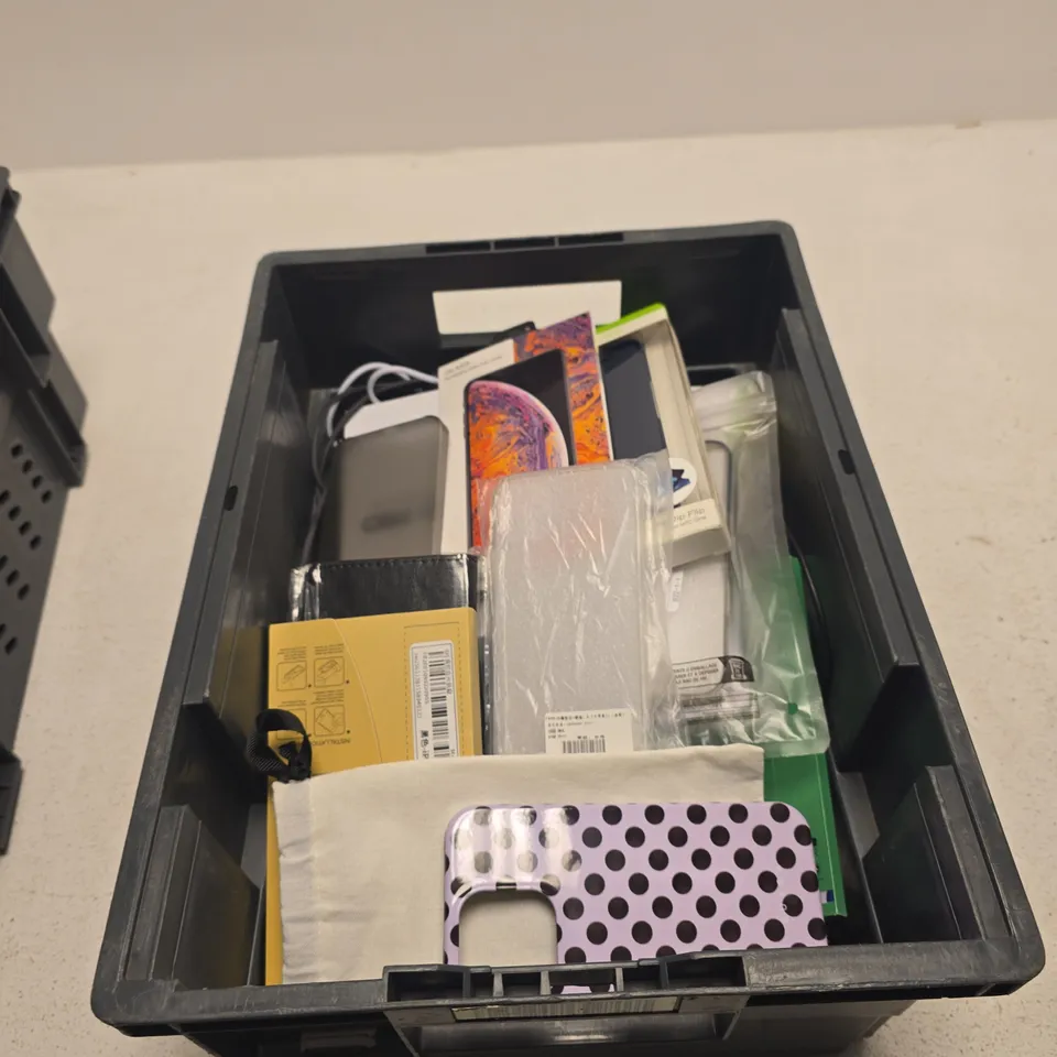 TOTE OF APPROXIMATELY 17 ASSORTED ITEMS TO INCLUDE: FAST CHARGER POWERBANK