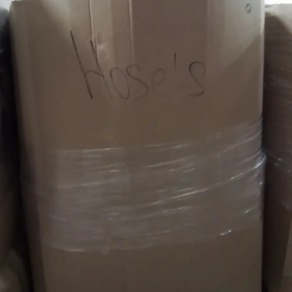 PALLET CONTAINING A LARGE QUANTITY OF HOSES