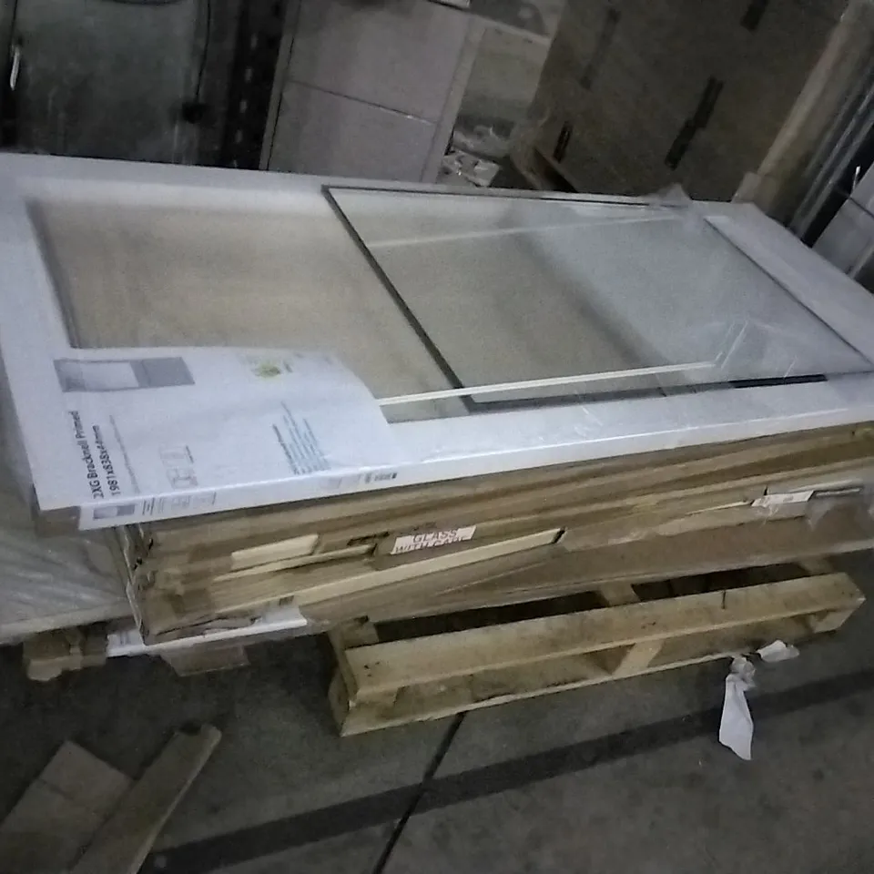 PALLET OF ASSORTED DOORS 