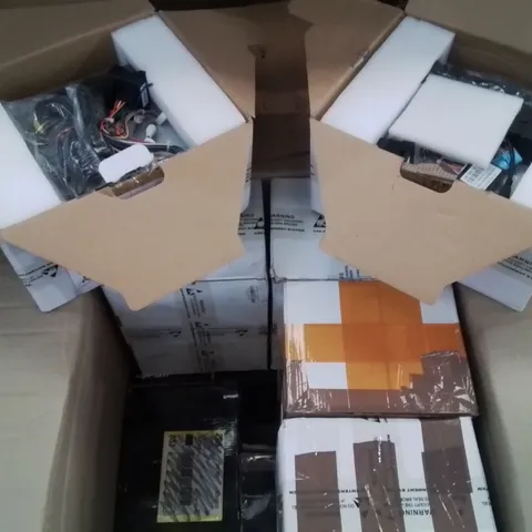 LARGE BOX CONTAINING ASSORTED CAR MULTIMEDIA SYSTEM INTERFACES // MODELS VARY