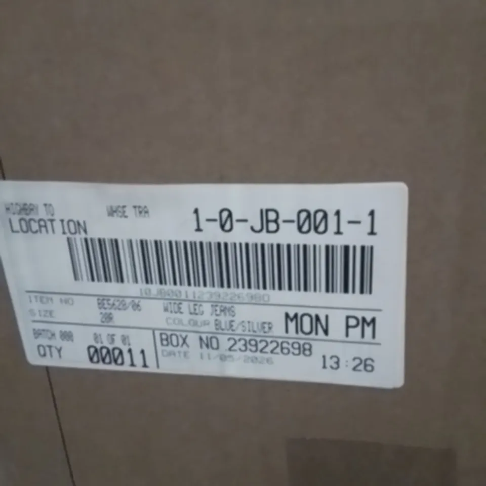 BOXED BRAND NEW APPROXIMATELY 10 SIMPLY BE WIDE LEAN JEANS BLUE AND SILVER SIZE 20R