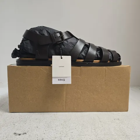 BOXED PAIR OF MANGO MEN'S FLAT SANDALS IN DARK BROWN SIZE UK 11