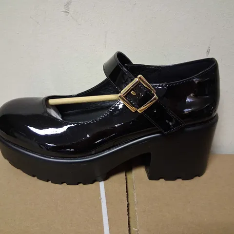 KOI BLACK PU PLATFORM SIZE 4