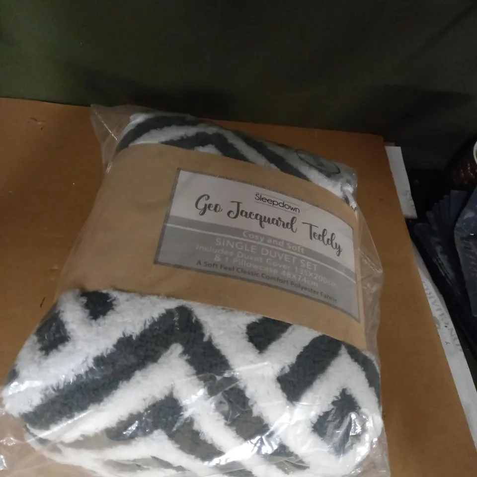 SLEEPDOWN SINGLE DUVET SET 