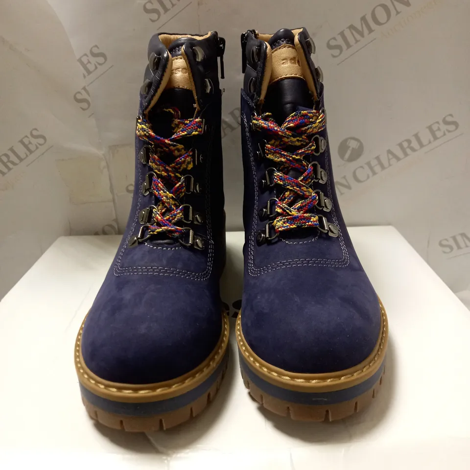 ADESSO RESISTANCE NAVY HIKING BOOTS - SIZE 5