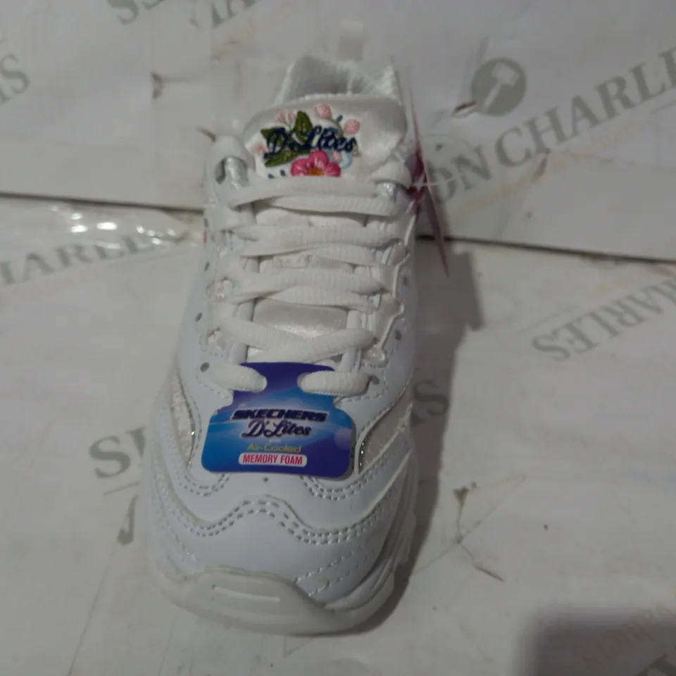 BOXED PAIR OF SKECHERS KIDS D LITES BRIGHT BLOSSOMS LACE CHUNKY TRAINERS IN WHITE W. FLORAL PRINT UK SIZE 12.5