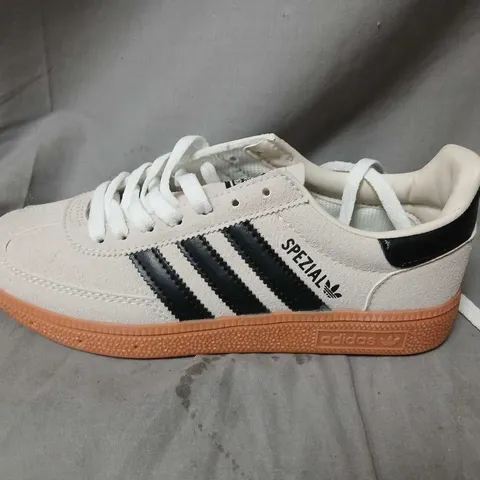 ADIDAS HANDBALL SPEZIAL SNEAKERS – CREAM/BEIGE WITH BLACK 3-STRIPES SIZE 4.5