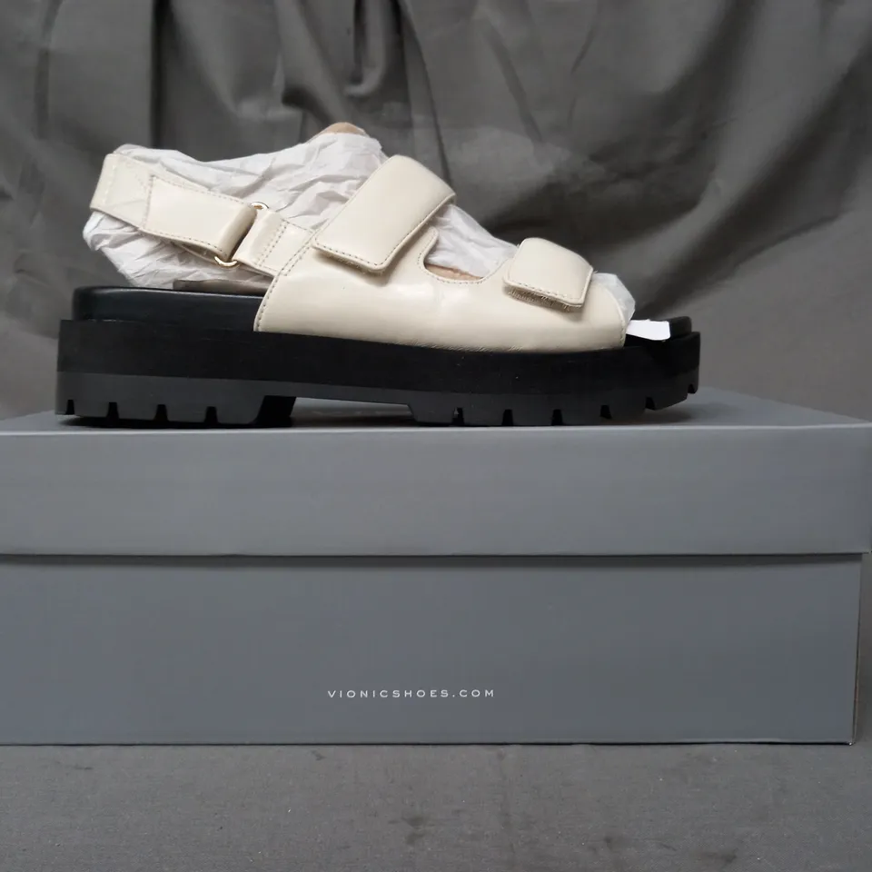 BOXED PAIR OF VIONIC OPEN TOE SANDALS IN CREAM SIZE 5