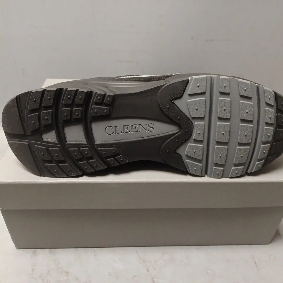 BOXED PAIR OF CLEENS PULSE RUNNER TRAINERS - UK SIZE 10