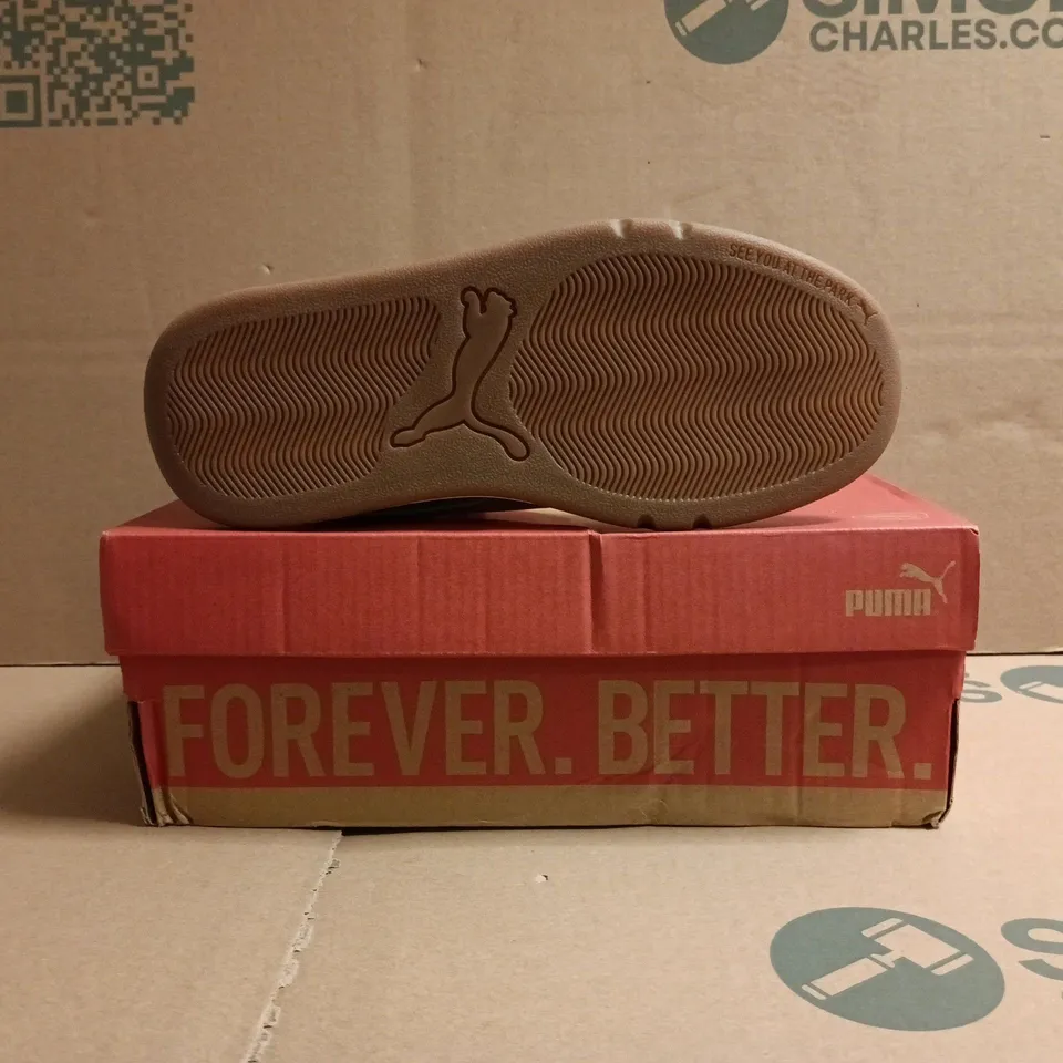 BOXED PAIR OF PUMA TRAINERS IN PINK/IVORY SIZE UK 3