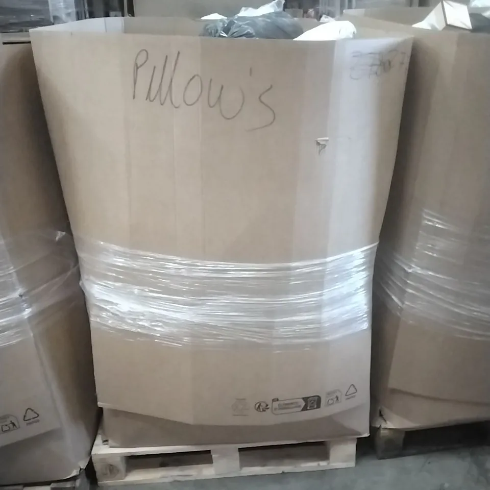 PALLET CONTAINING A LARGE QUANTITY OF; PILLOWS
