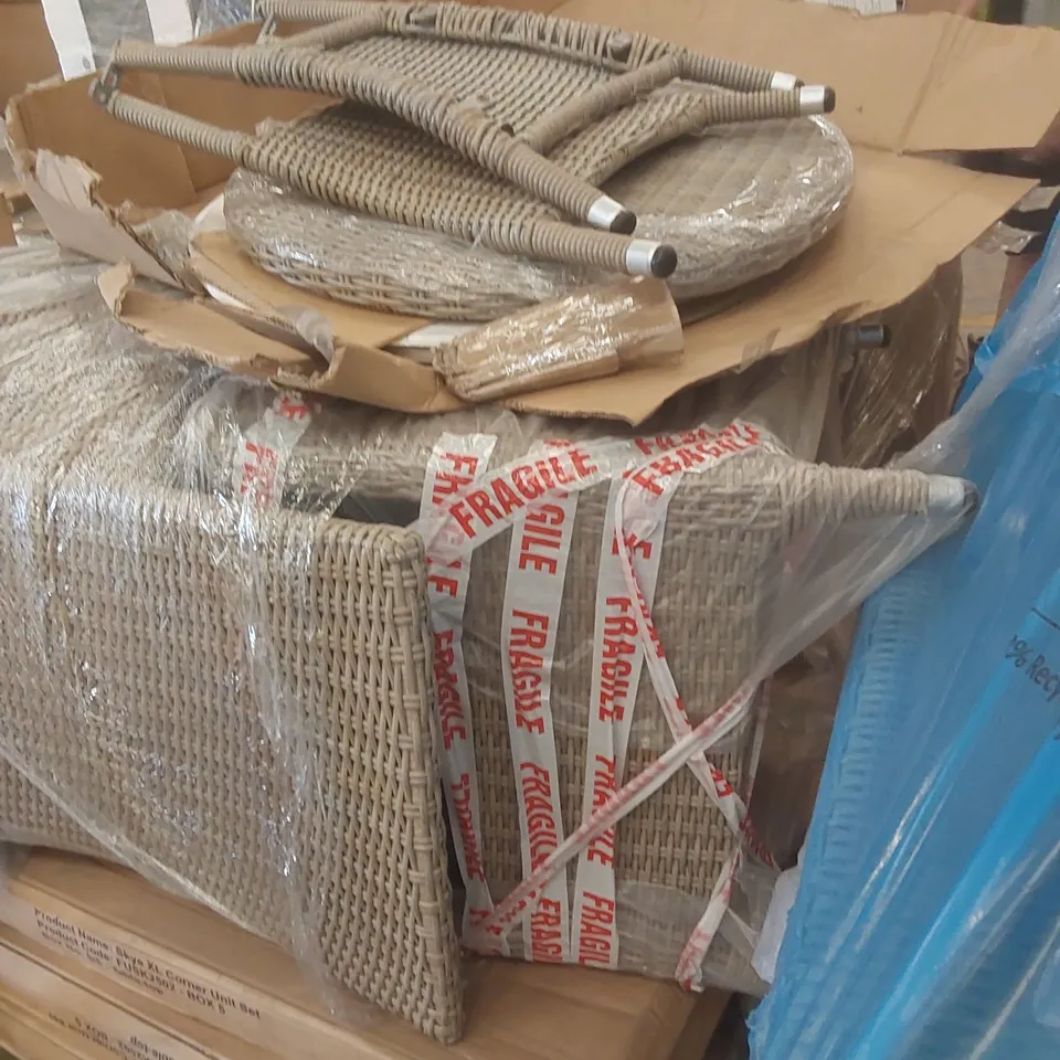 PALLET CONTAINING A LARGE QUANTITY OF ASSORTED DESIGNER GARDEN FURNITURE PARTS