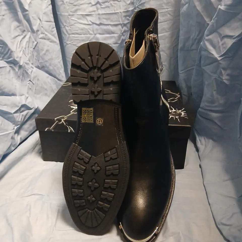 BOXED KOI REGICIDE MENS ZIP UP BOOTS IN BLACK - UK 12