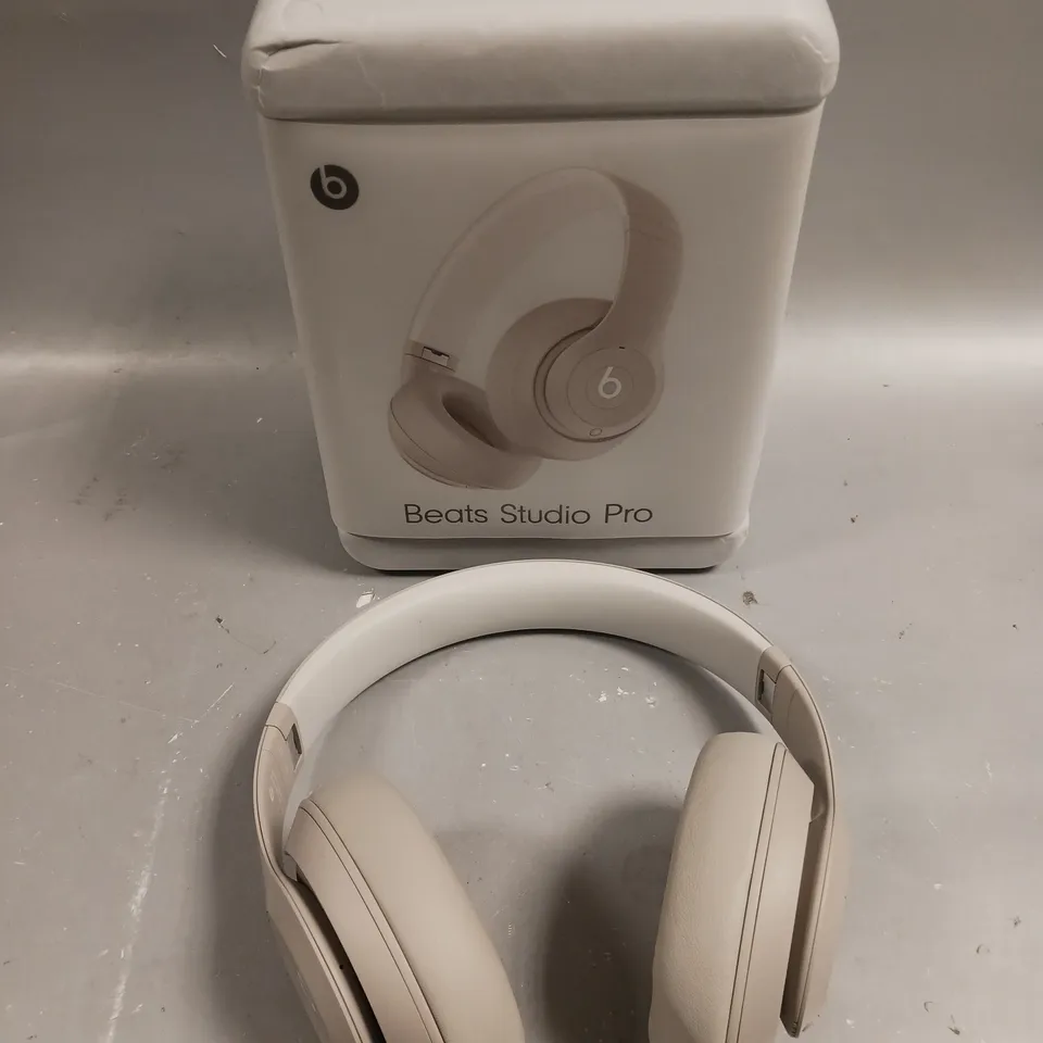 BOXED BEATS STUDIO PRO WIRELESS HEADPHONES 