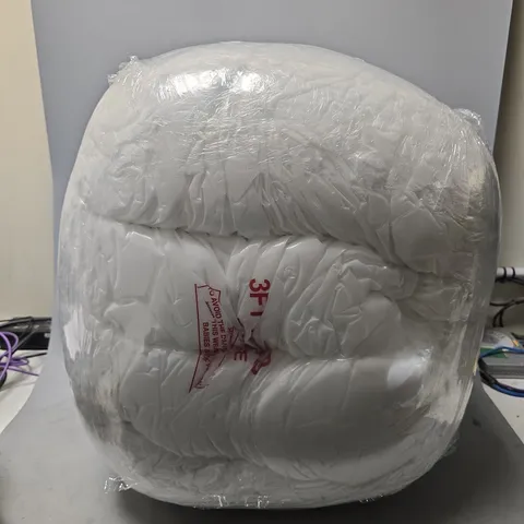 UNBRANDED DUVET IN WHITE - SIZE UNSPECIFIED 
