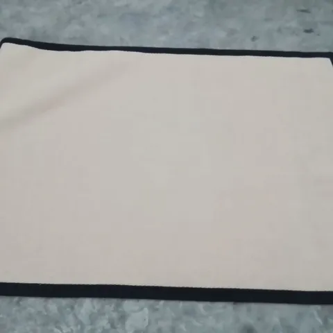 QUALITY DESIGNER AREA RUG - APPROXIMATELY 200X150CM