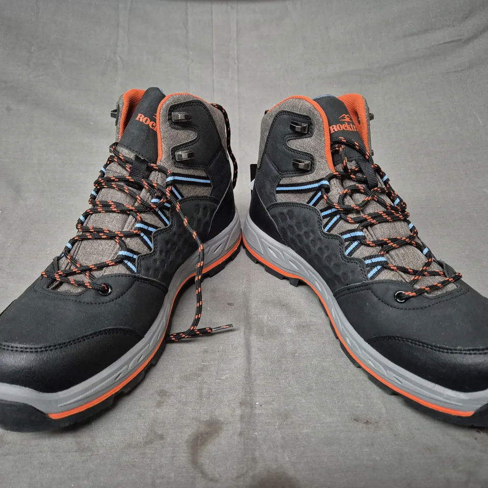 BOXED PAIR OF ROCKTRAIL MEN'S HIKING BOOTS IN BLACK/GREY/ORANGE/LIGHT BLUE UK SIZE 9