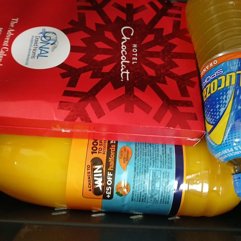 APPROXIMATELY 8 ASSORTED FOOD AND DRINK ITEMS TO INCLUDE LUCOZADE SPORT, QUIRKY CHOCOLATE, ETC