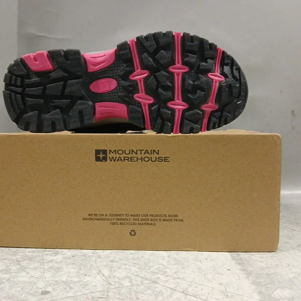 BOXED PAIR OF MOUNTAIN WAREHOUSE ADVENTURER KID'S WATERPROOF BOOTS IN NAVY SIZE UK 5