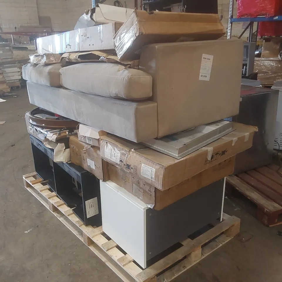 PALLET CONTAINING A VERY LARGE QUANTITY OF ASSORTED FURNITURE PARTS