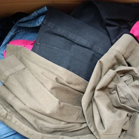 APPROXIMATELY 20 ASSORTED CLOTHING ITEMS IN VARIOUS SIZES, COLOURS & STYLES TO INCLUDE BRANDS SUCH AS NINA LEONARD, PRETTY YOU, MONSOON, ETC - COLLECTION ONLY