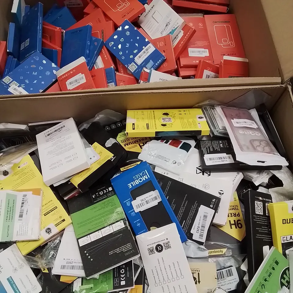 PALLET CONTAINING VERY LARGE AMOUNT OF VARIOUS PHONE CASES [MODELS AND MAKES VARY]
