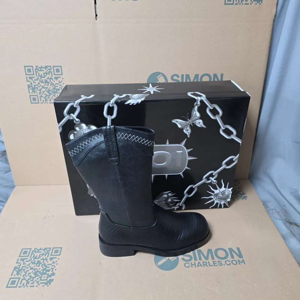 BOXED KOI THE LAST COURTSHIP MENS ORNATE STACKED COWBOY BOOTS BLACK UK SIZE 9 