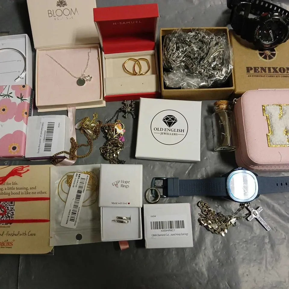 LOT OF ASSORTED JEWELLERY AND WATCH ITEMS TO INCLUDE BLOOM BOUTIQUE, G-SHOCK AND HOPE RINGS