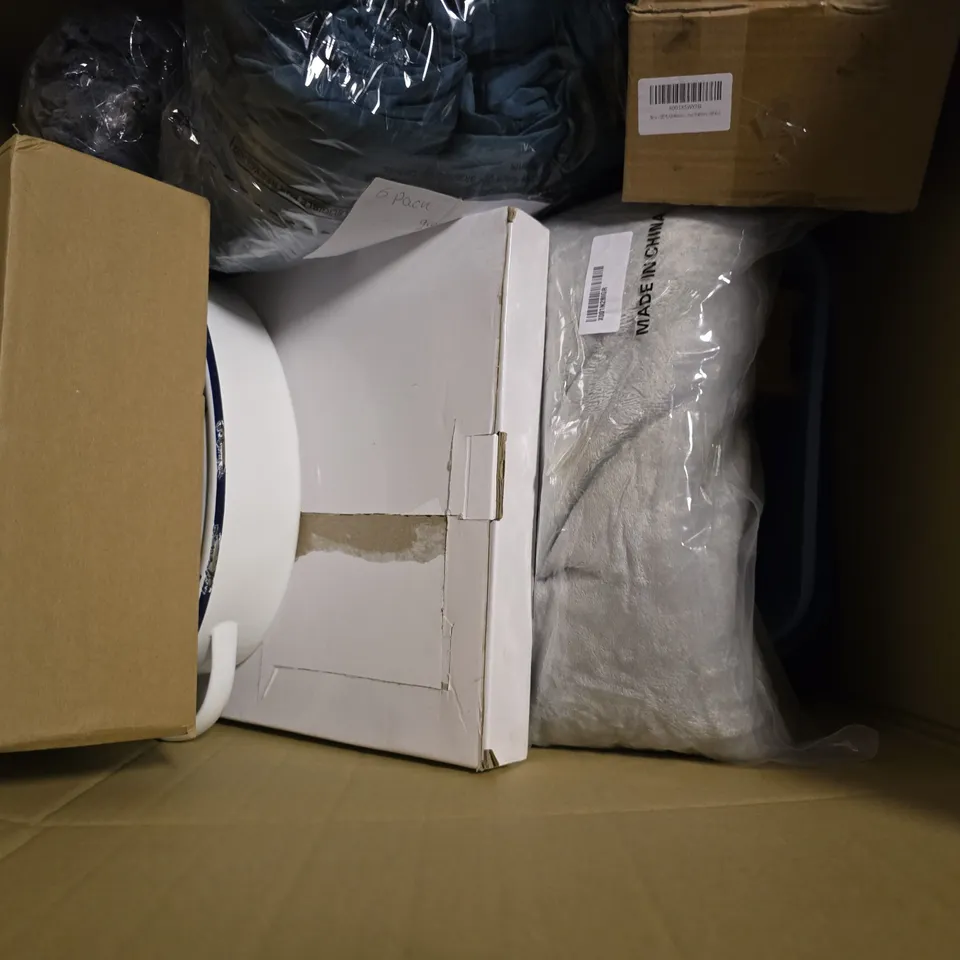 BOX OF APPROXIMATELY 8 ASSORTED BROKEN ITEMS TO INCLUDE - PHILIPS LED WARM WHITE 40W , DECO EXPRESS 50 TEALIGHTS ETC
