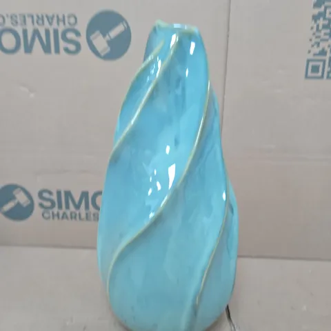 BOX OF APPROX 8 GISELA GRAHAM LONDON STONEWARE VASE - DECORATIVE SEAFOAM WAVE 