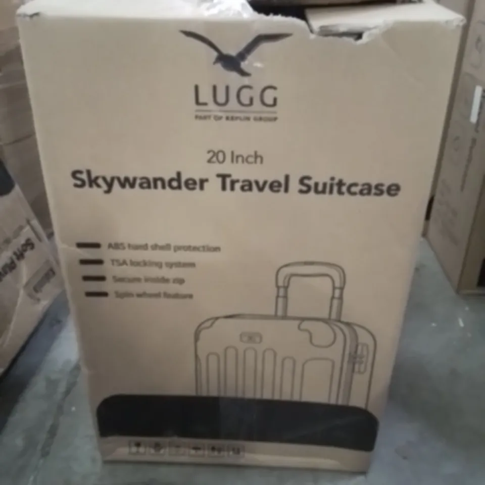 BOXED LUGG SKYWANDER SUITCASE 