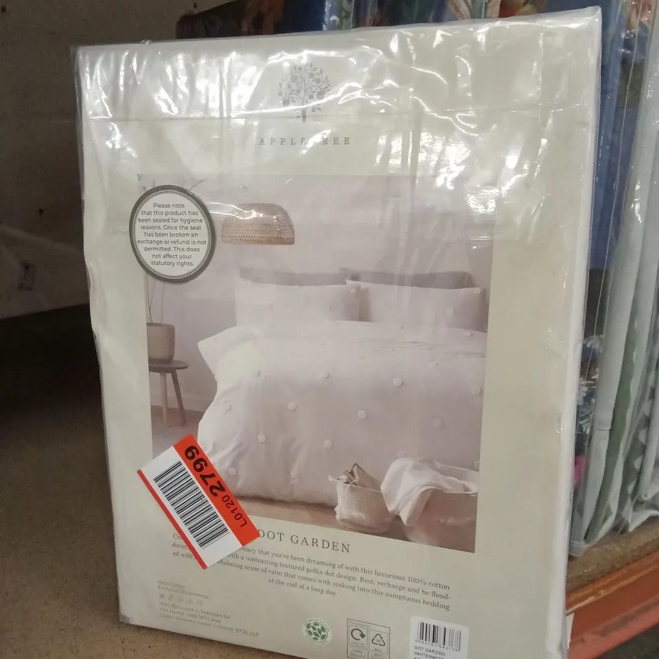 BAGGED APPLETREE DOT GARDEN DUVET COVER SET - WHITE // SIZE: KING 