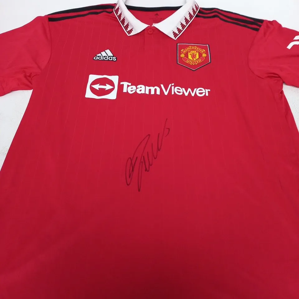 MANCHESTER UNOITED FC HOME SHIRT - SIGNED BY CRISTIANO RONALDO