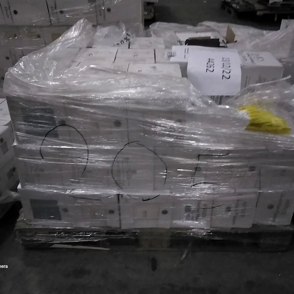 PALLET OF APPROXIMATELY 64 BOXES OF 25 BRAND NEW BRIL BLUE CYCLADS ASTUCE 20X20CM TILES - EACH PACK COVERS APPROXIMATELY 1M² (TOTAL APPROX. 64 SQ.METRES)